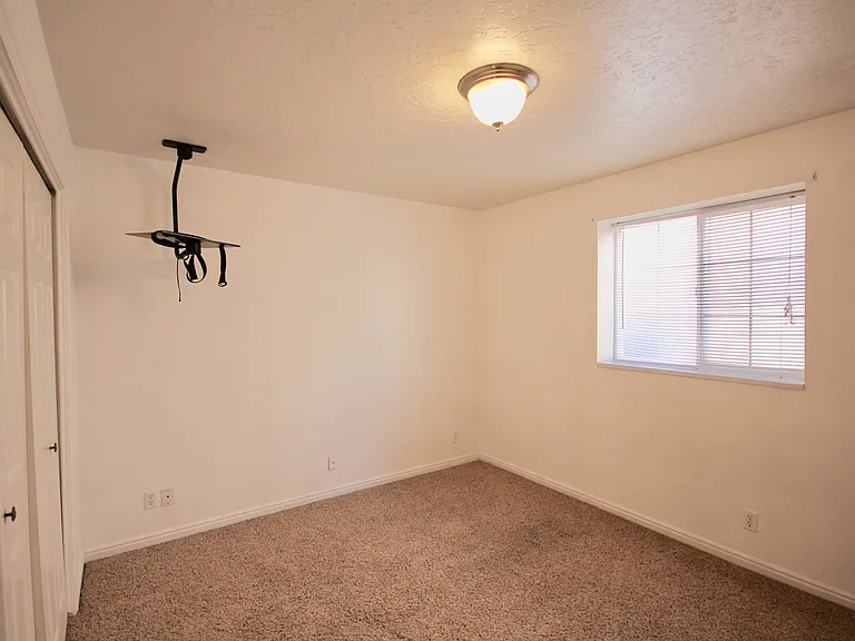 343 W 300 N #5 — Photo 11