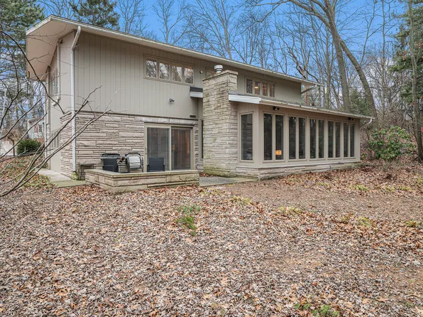 4 W Atwater Ave, Beverly Shores, IN 46301