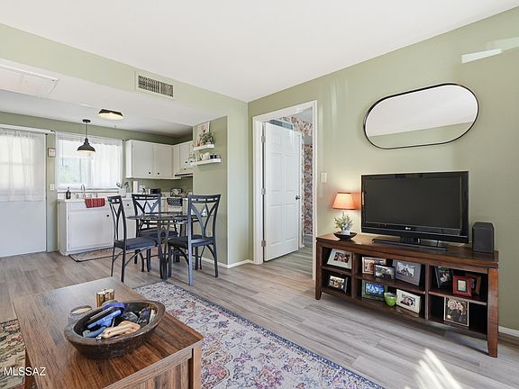 3rd image of 302 S Paseo Aguila