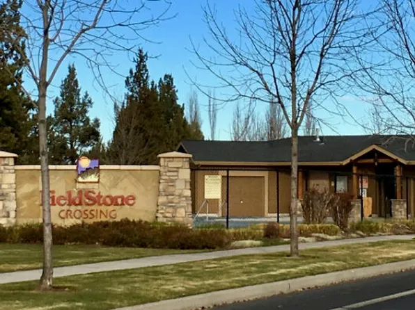 447 NW 27th St, Redmond, OR 97756