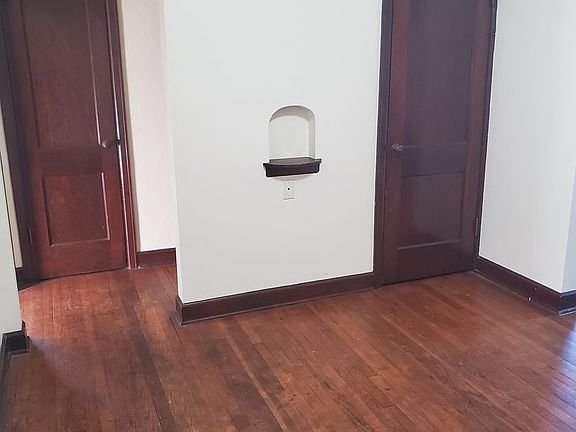 5th image of 1011 W Locust St APT 6