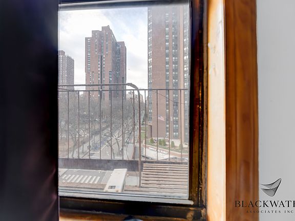 3rd image of 301 E 91st St APT 5N