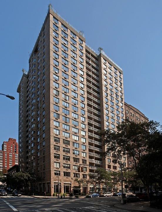 1st image of 424 W End Ave Lbby 2