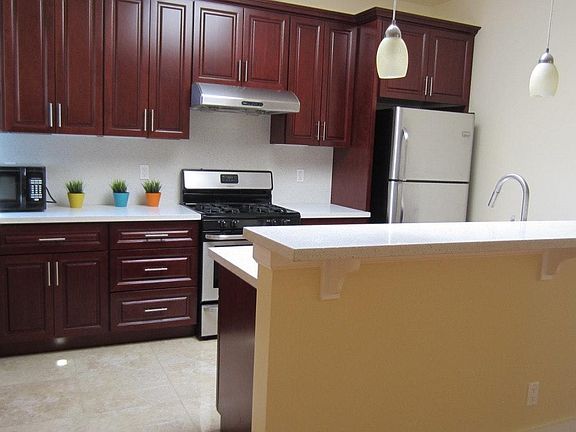 4th image of 101 Leland Ave #A