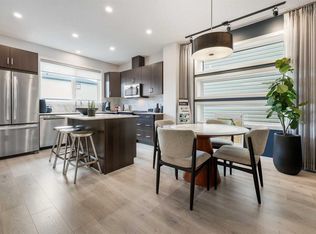 16 W Amblefield Vw NW, Calgary, AB T3P2B9