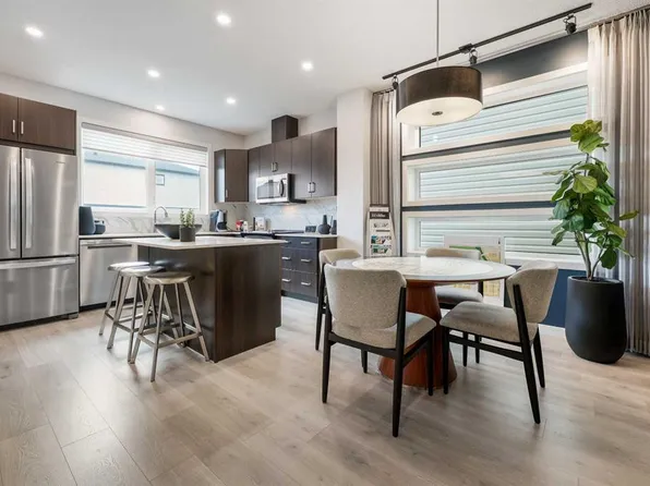 16 W Amblefield Vw NW, Calgary, AB T3P 2B9