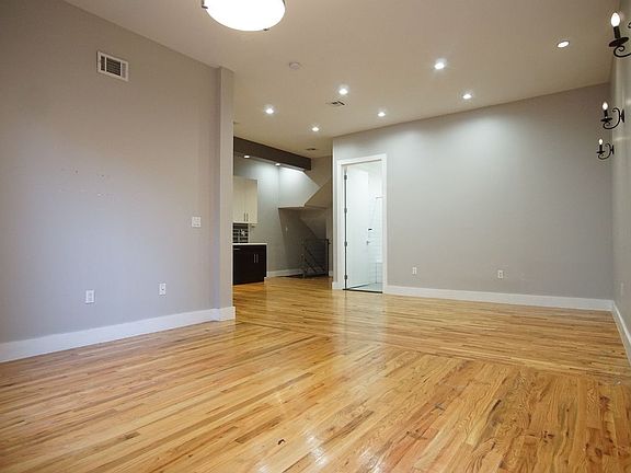 3rd image of 146 Evergreen Ave APT 1