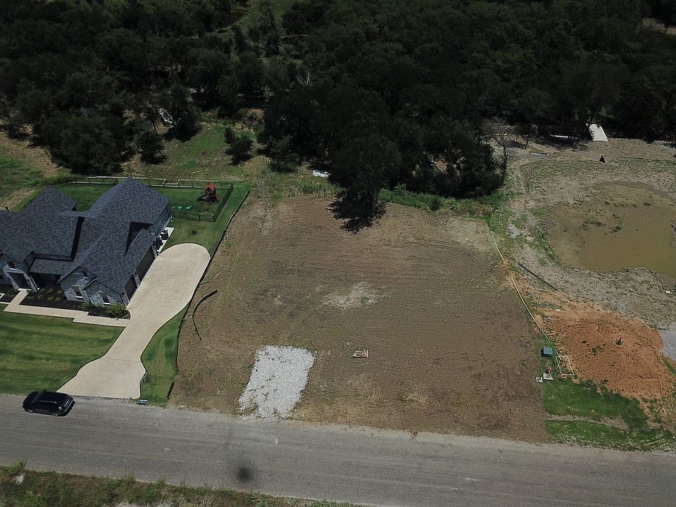 1st image of 1925 Carter Ln