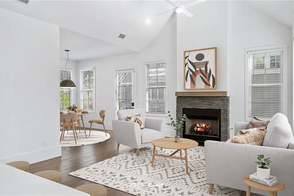 2 bed, 2.0 bath, 1379 sqft, $3,400 — Photo 2