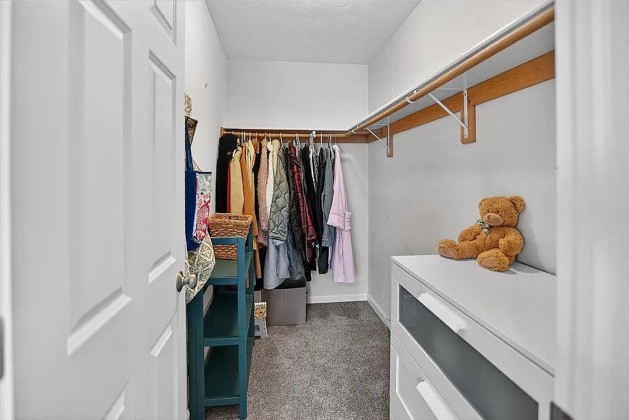 3 bed, 2502 sqft, $1,350 — Photo 4