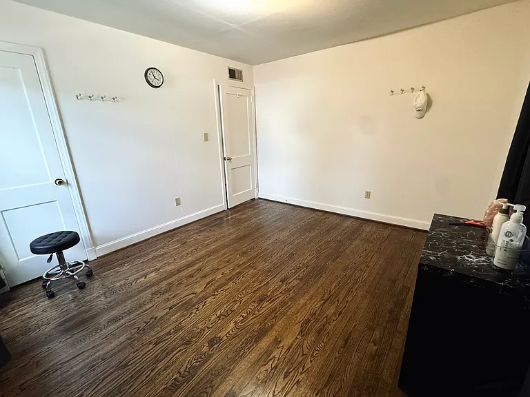 1103 Edmonston Dr — Photo 10