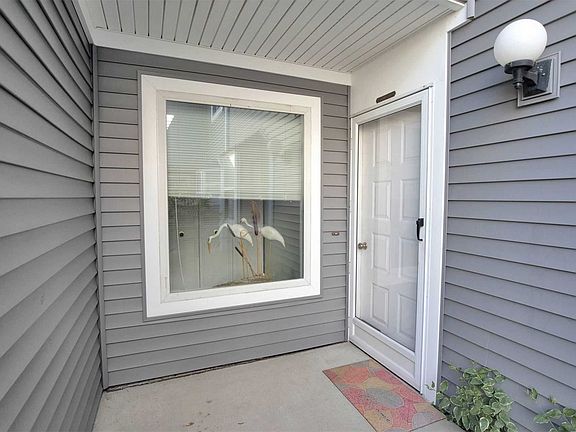 3rd image of 350 Seabreeze Ct