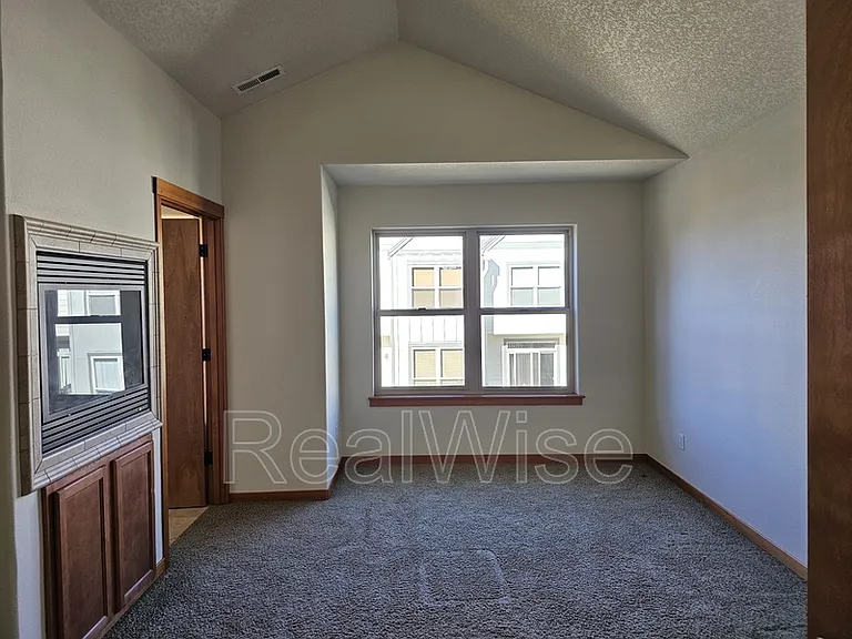 511 NE 84th Cir — Photo 9