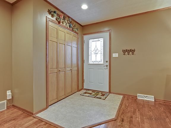 4th image of 5003 Willow Ln