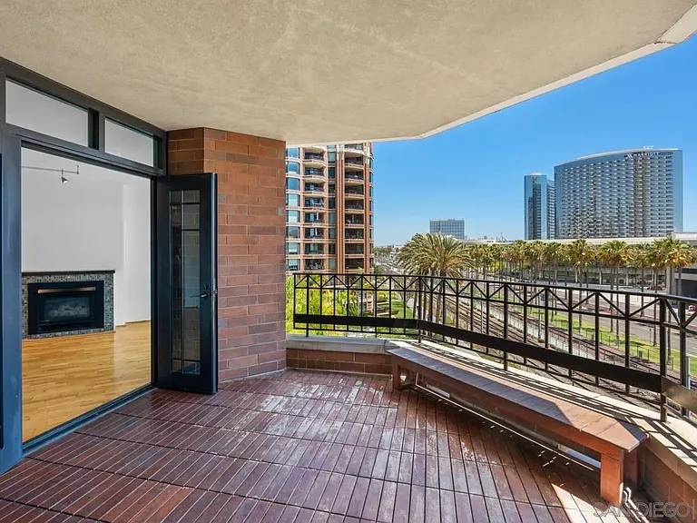 500 W Harbor Dr #504 — Photo 17