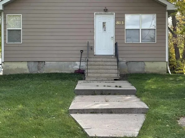 813 E 4th St, Winner, SD 57580