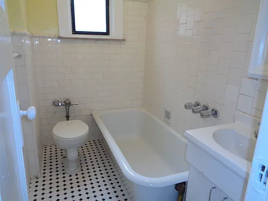 Rented by Zikos Realty Services | media 4