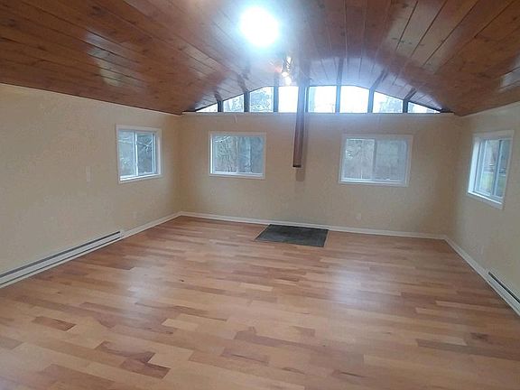 4th image of 1451 Campbell Blvd