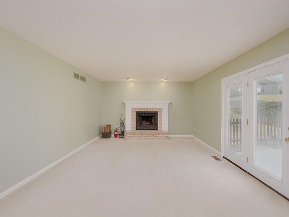 4th image of 28 Wallace Grove Ln