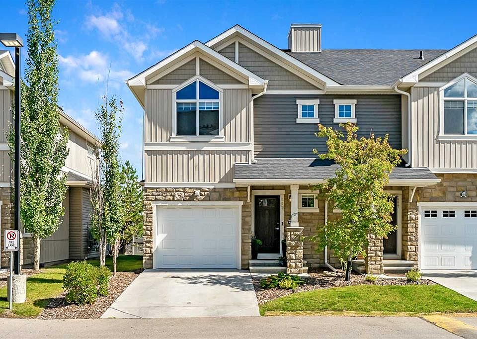 1st image of 652 W Skyview Ranch Grv NE