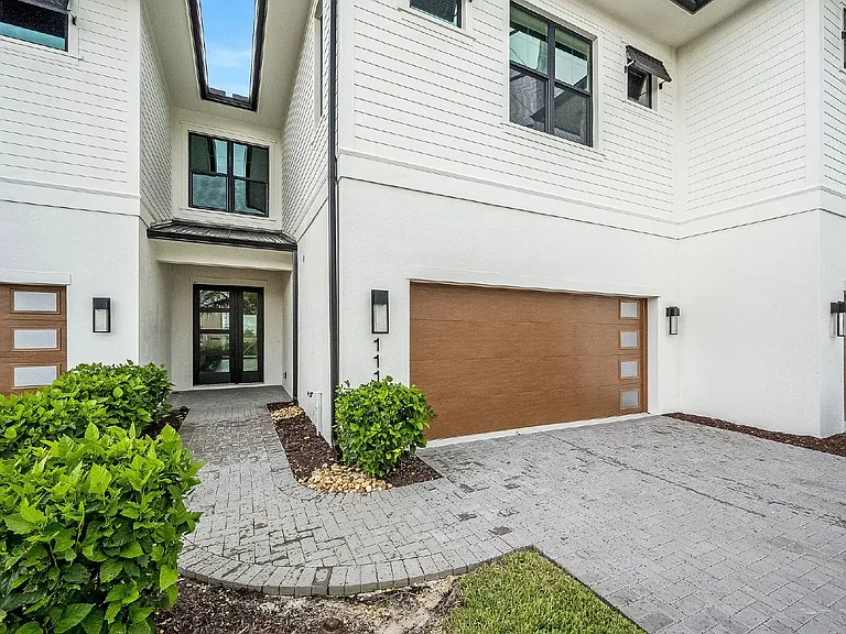 111 Watson Dr — Photo 5