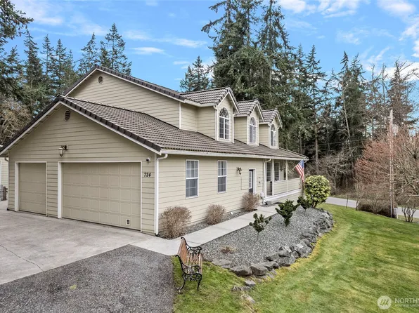 724 Greenoch Loop, Oak Harbor, WA 98277