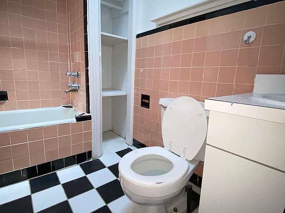 3rd image of 36 W 90th St #4RR
