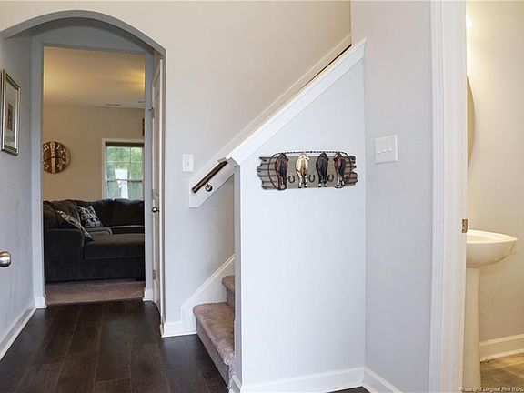 3rd image of 142 Yellowfoot Dr