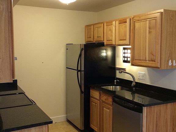 2nd image of 1608 Cottonwood Dr APT 10