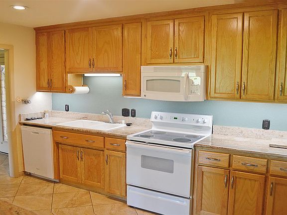 3rd image of 108 Meadowlakes Dr