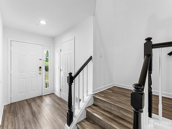 4th image of 40 Victoria Dr