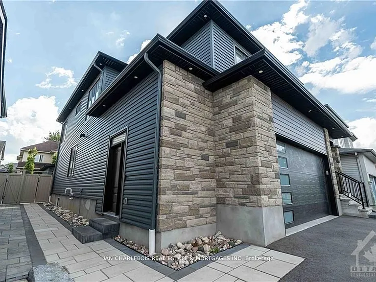 846 Rockson Cres #C — Photo 2
