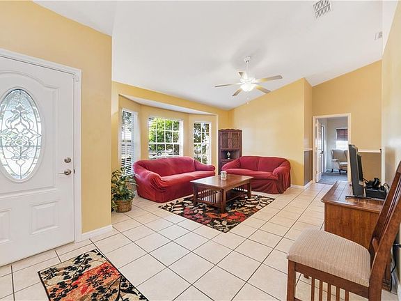 3rd image of 5807 Sweetgum St