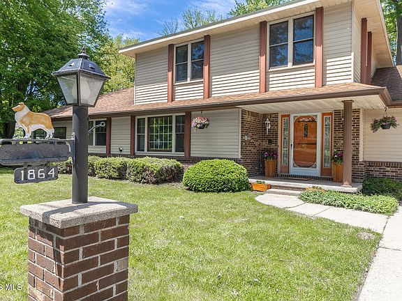 4th image of 1864 Travis Dr