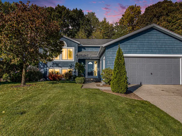 1061 Legacy Dr NE, Comstock Park, MI 49321