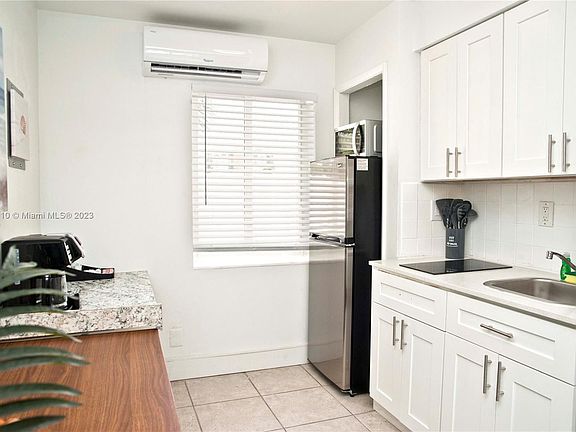 5th image of 3225 NE 7th St #6