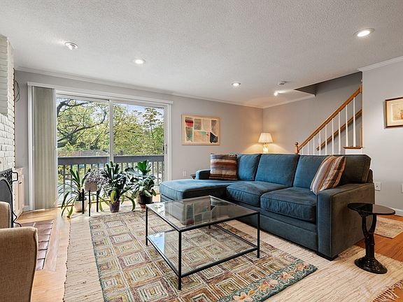 4th image of 282 Mount Auburn St Unit 282