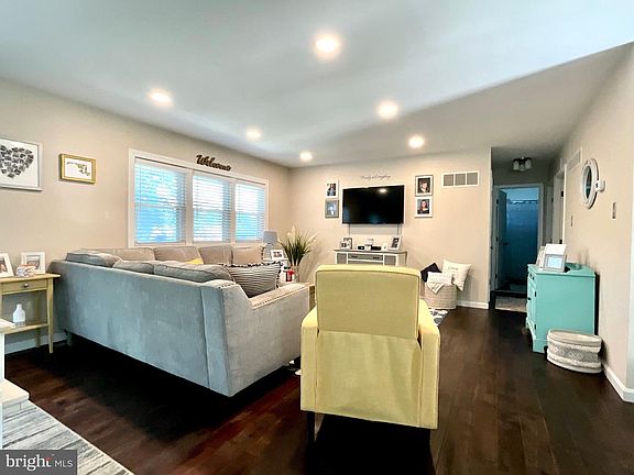 5th image of 8238 Chalet Ct