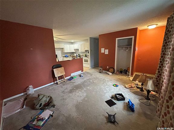 4th image of 629 Lisgar Ave