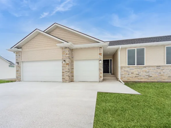 5620 NE Creek Ridge Dr, Ankeny, IA 50021