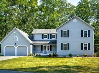 4 Flintlock Ln, Medway, MA 02053
