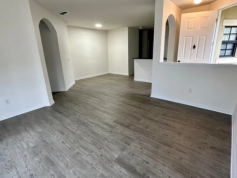405 La Travesia Flora St #101 — Photo 18