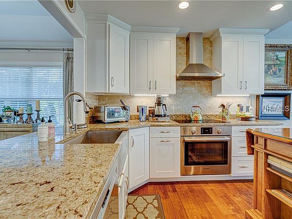 3rd image of 12 Royal Pointe Dr