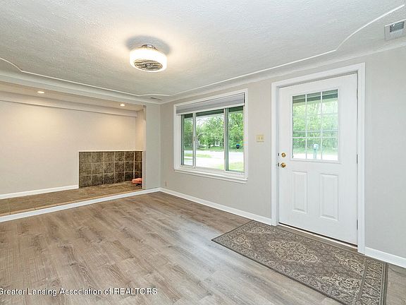 4th image of 2275 E Lake Lansing Rd