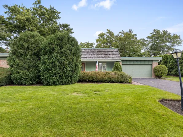 1135 Adirondack Dr, Northbrook, IL 60062