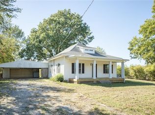 7798 3rd St, Higginsville, MO 64037