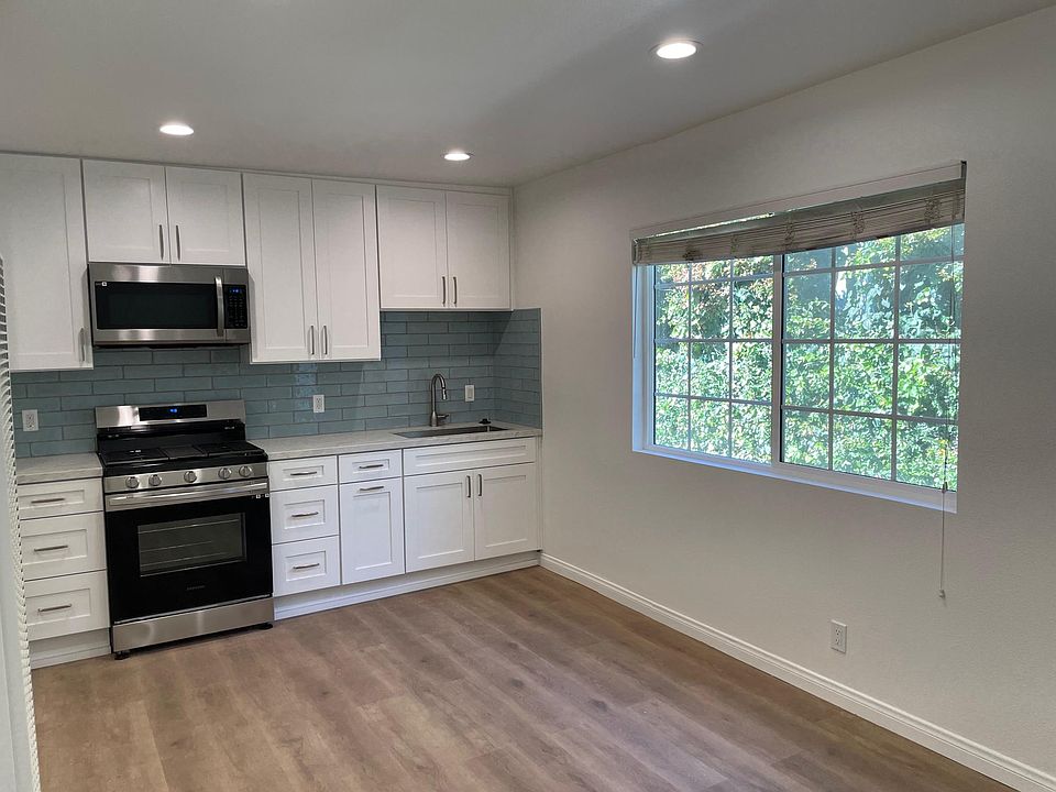 1st image of 404 Rose Ave