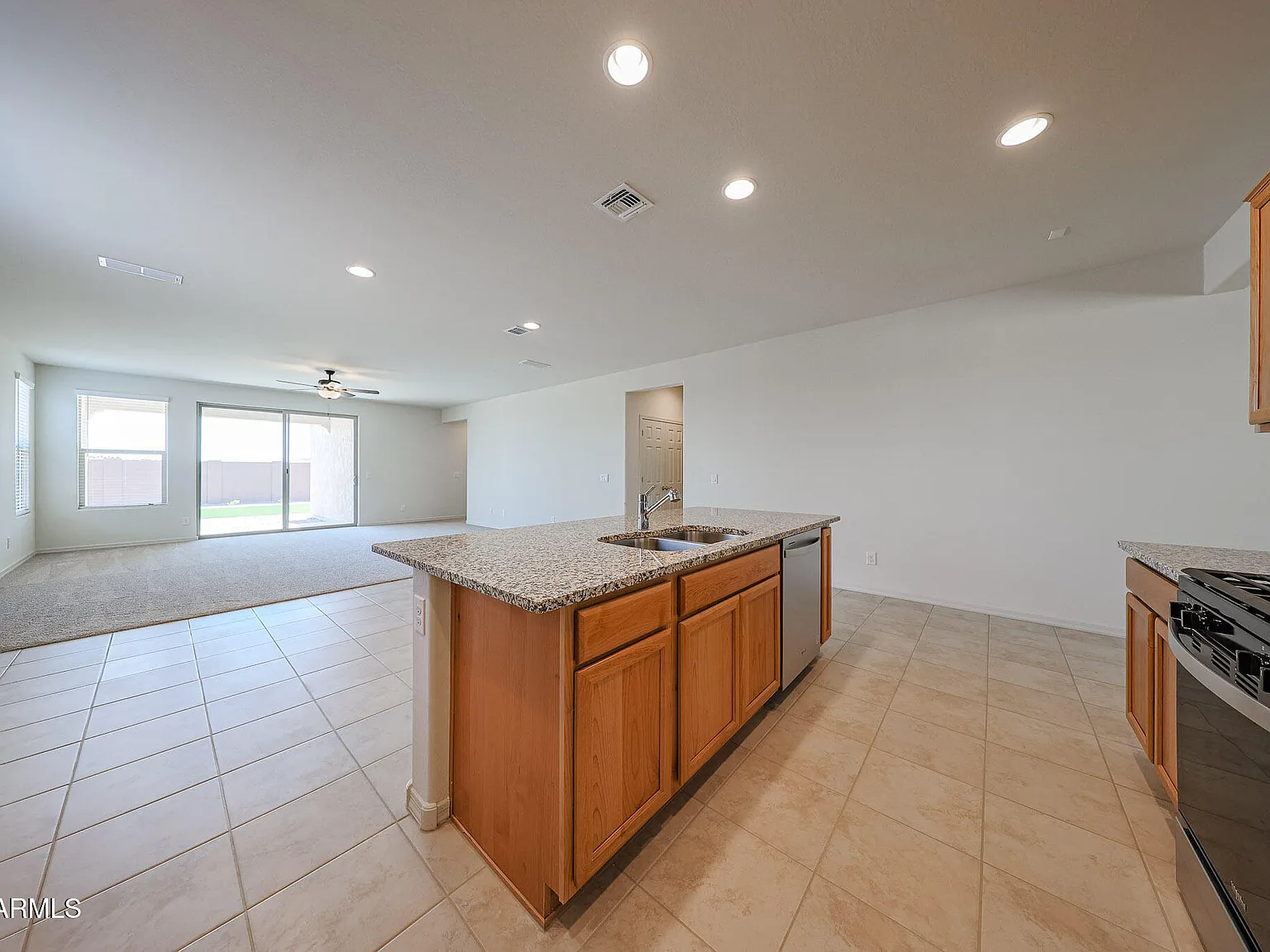 4 bed, 2.0 bath, 2137 sqft, $2,100 — Photo 3