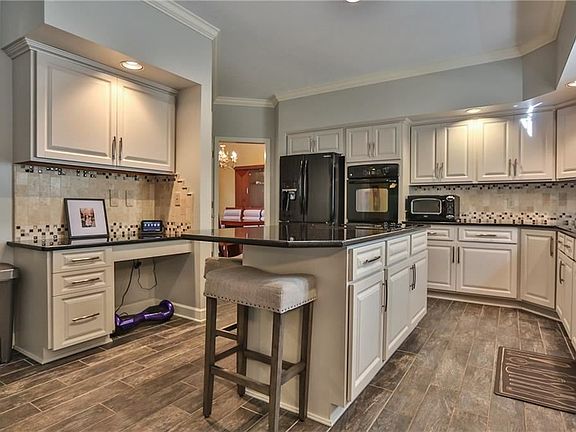 3rd image of 107 Waterford Way