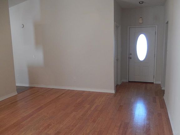 3rd image of 24942 Redoubt Ave